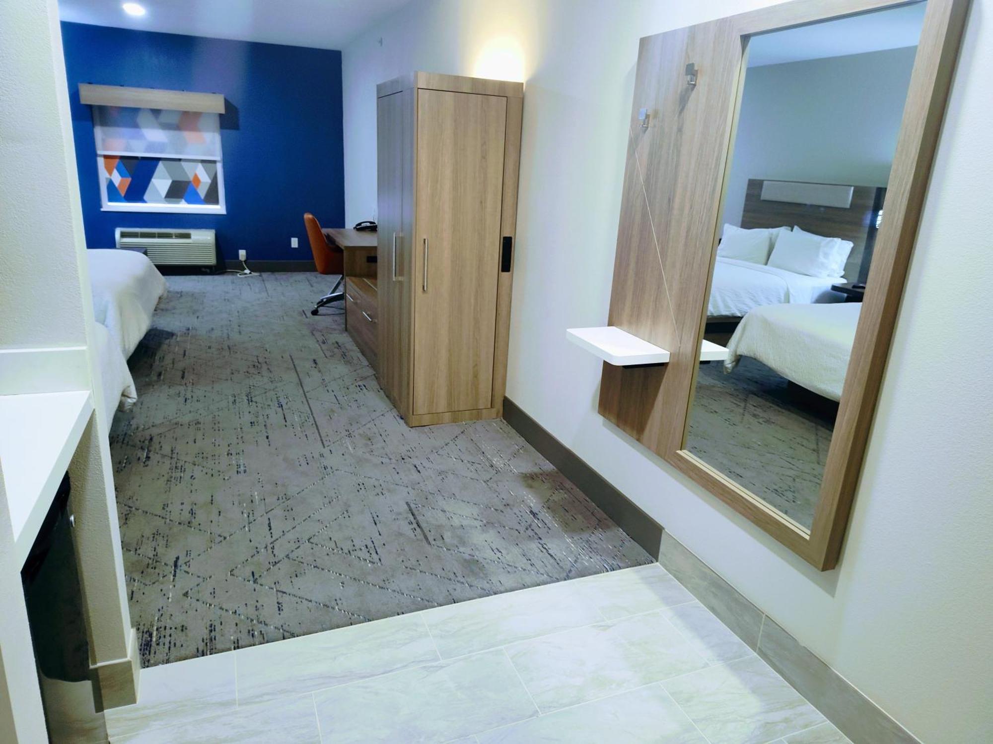Holiday Inn Express Kenedy By Ihg Eksteriør bilde