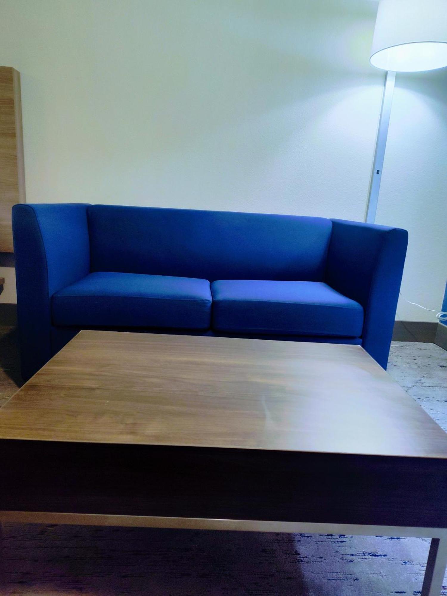 Holiday Inn Express Kenedy By Ihg Eksteriør bilde