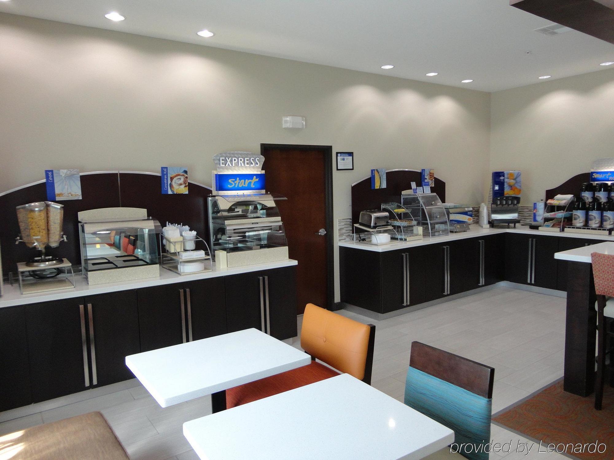 Holiday Inn Express Kenedy By Ihg Eksteriør bilde